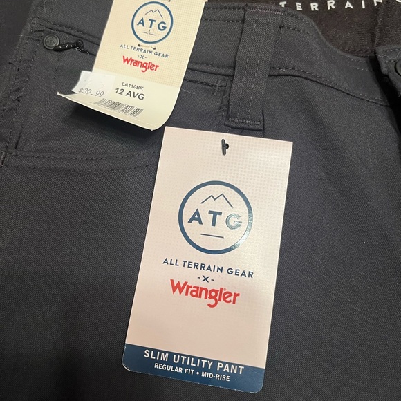 Wrangler Women's Slim Fit Mid-Rise ATG Utility Pants, LA110BK Size 12 Average - Picture 10 of 11